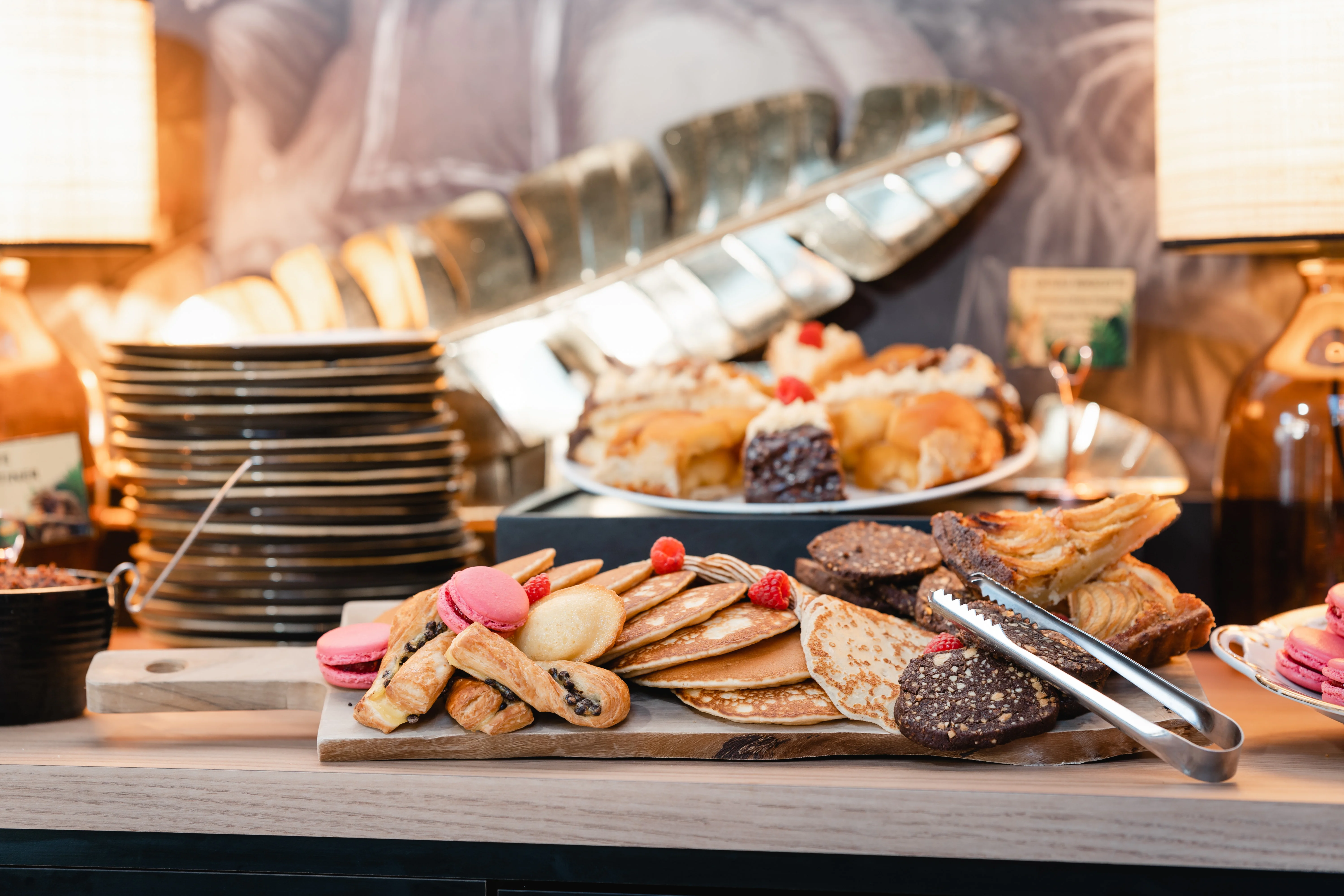Buffet de viennoiseries et pancakes du brunch sucré au Monkey Place à La Roche-sur-Yon