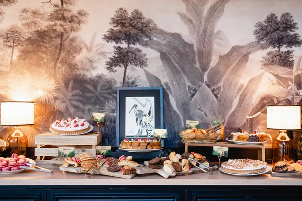Photo du somptueux buffet sucré du Monkey Place, destination de choix pour un brunch à La Roche-sur-Yon