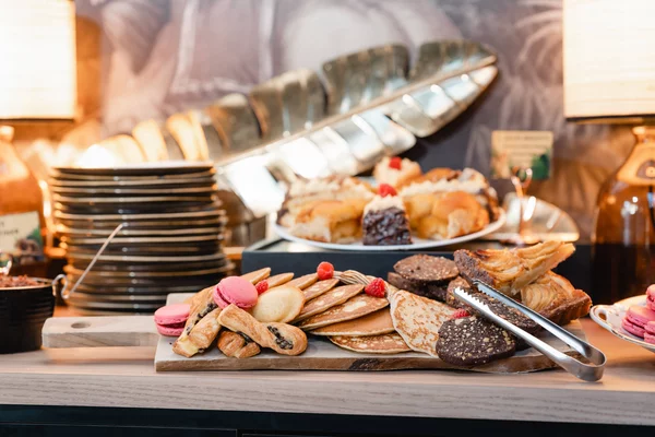 Photo du buffet sucré exquis au Monkey Place, l'adresse idéale pour un brunch le dimanche à La Roche-sur-Yon