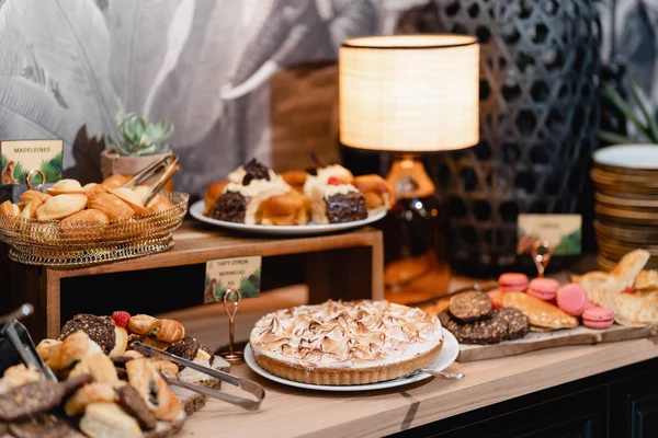 Photo appétissante du buffet sucré au Monkey Place, le brunch restaurant incontournable à La Roche-sur-Yon