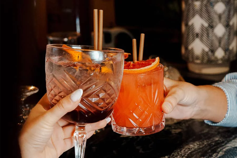 Cocktails sans alcool maison servis au Monkey Place à La Roche-sur-Yon