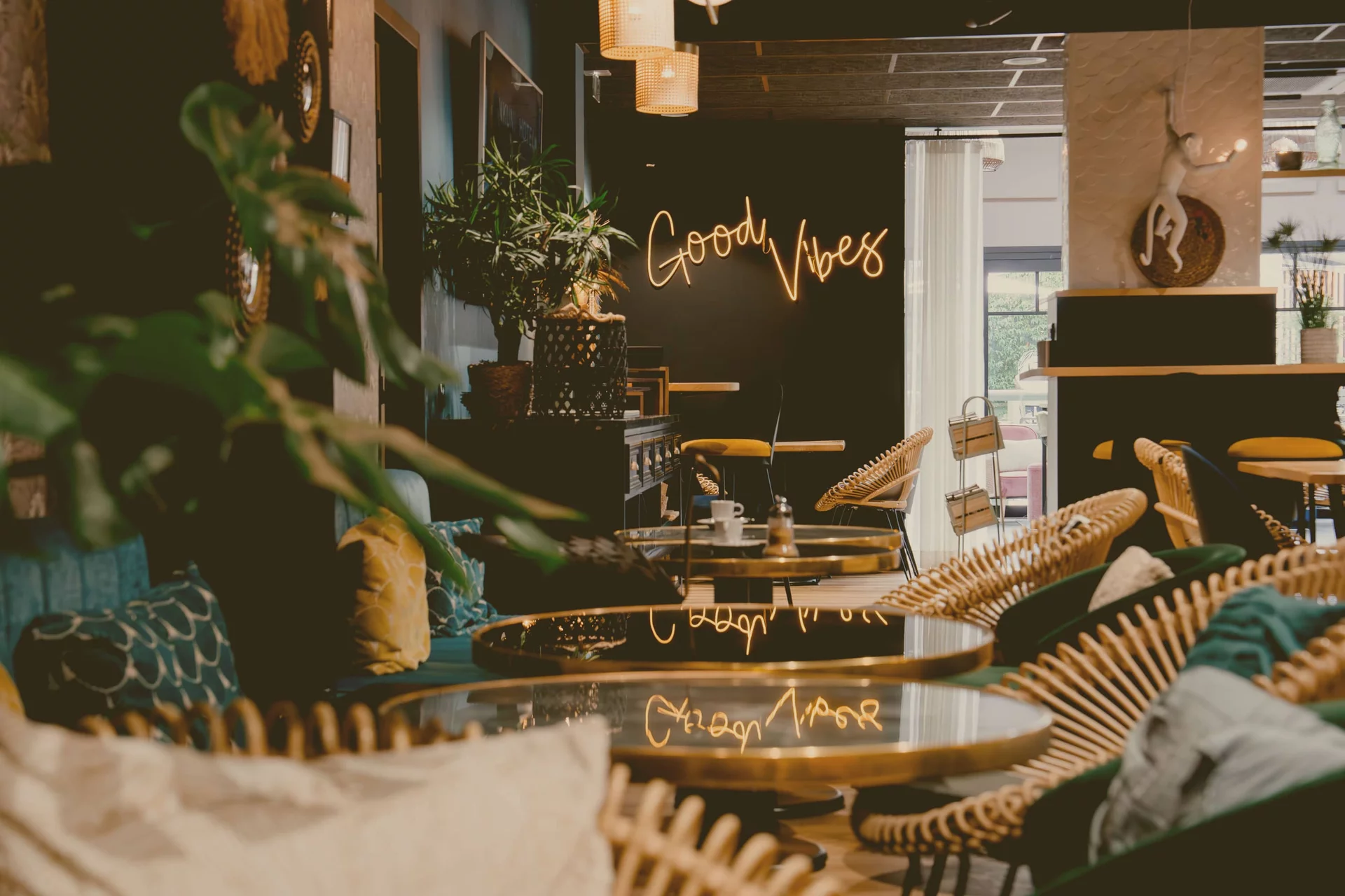 social-food-bar-monkey-place.jpg